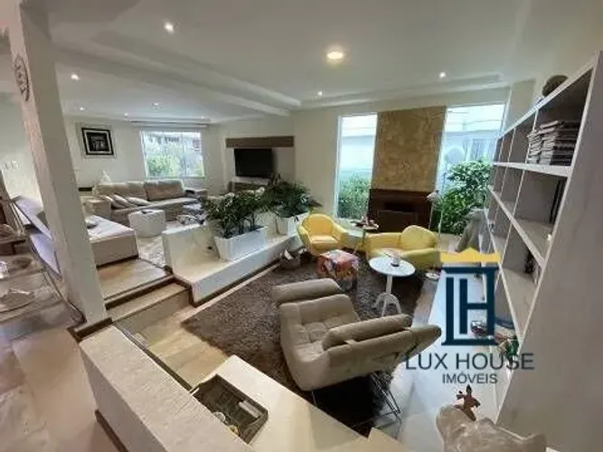 Casa com 3 Suítes em Jurerê Internacional - Locação Anual