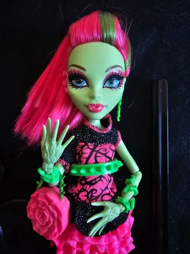 Boneca Monster High Venus McFlytrap Ghouls Night Out 