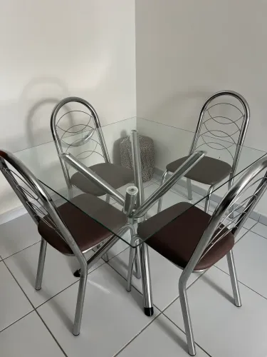 Mesa de inox com tampo de vidro + 4 cadeiras