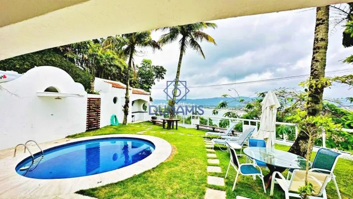 MARAVILHOSA CASA LOCALIZADA NA PENÍNSULA COM EXUBERANTE VISTA PARA O MAR