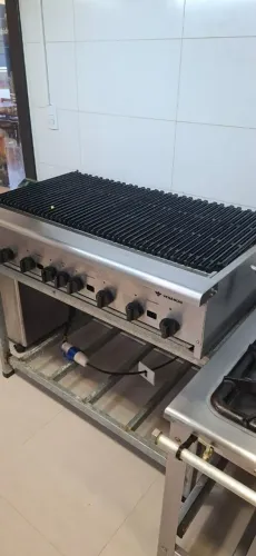 A Charbroiler Venâncio 120 cm Profissional a Gás
