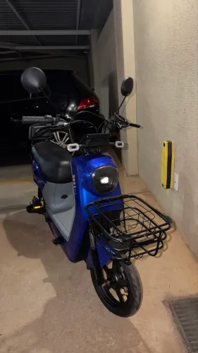 Scooter Elétrica Azul