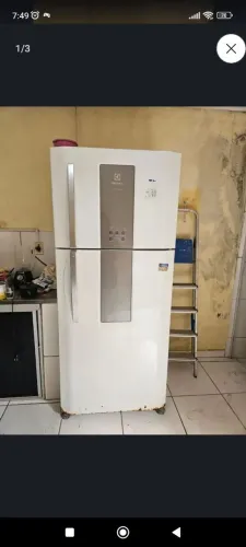 Vendo geladeira duas portas, toda boa.