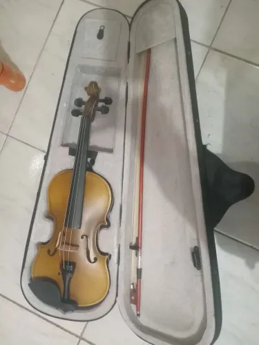 Violino semi novo, pouco usado