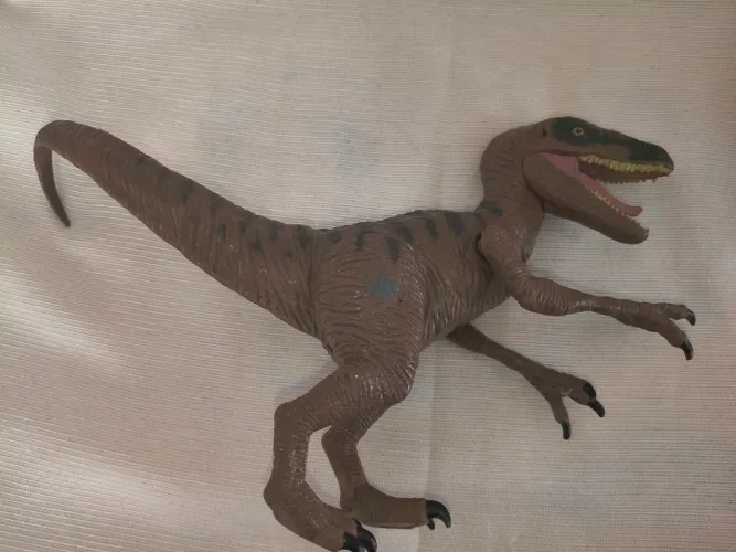 Velocirarptor Delta Jurassic Wolrd usado Hasbro 2015