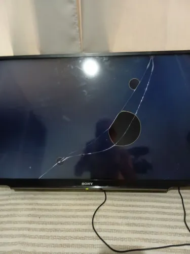 Tv sony de 32 polegadas com defeito na tela. 