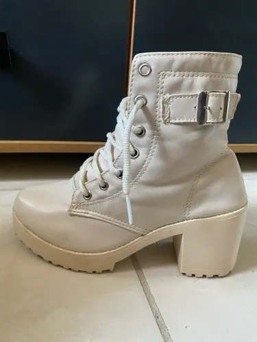 Bota coturno Off white