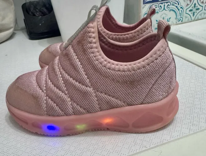 tênis infantil calce fácil na cor rosa