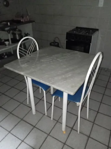 Mesa de Mármore com 4 cadeiras