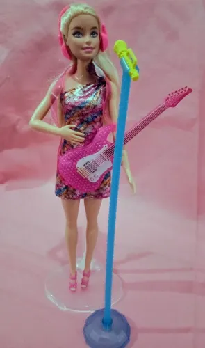 Barbie cantora, com seus encantos e perfeita, para quem ama...