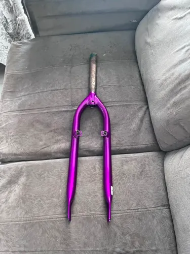 Vende-se garfo roxo novo