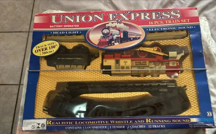 Trem de Brinquedo Elétrico / Ferrorama Union Express (16 Pcs Train Set)