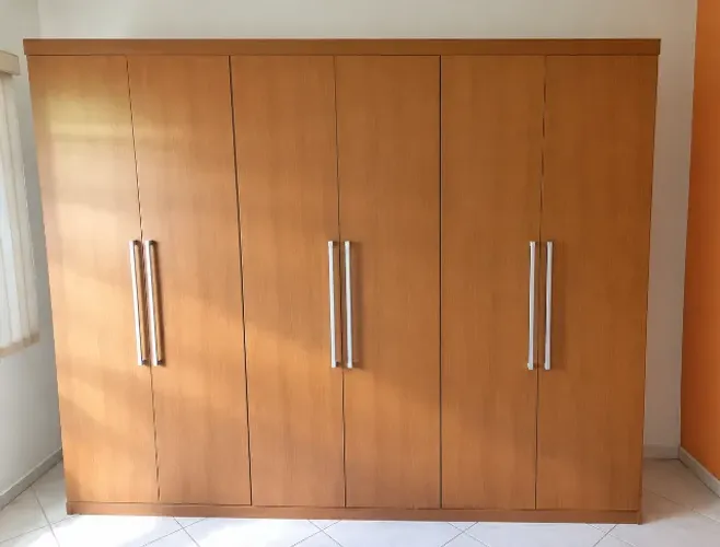 Guarda-Roupa Casal Grande 6 Portas 4 Gavetas - Muito Conservado