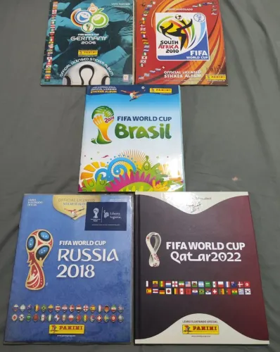 COLEÇÃO DE ÁLBUNS DAS COPAS DO MUNDO DE 2002 Á 2022