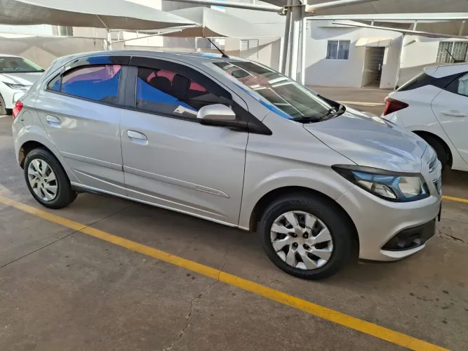 Chevrolet Onix Hatch LT 1.4 8V Flex Power Mec. 4P 2015