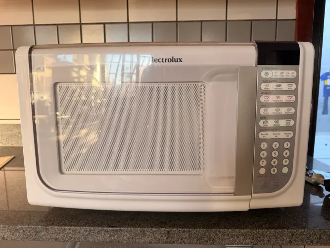 Microondas Electrolux MEF41 31 litros