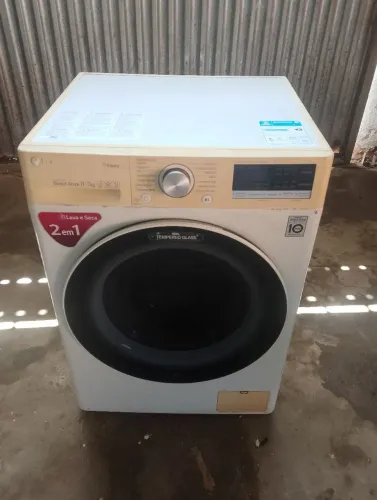 Lava e seca LG 11kg funcionando perfeitamente.