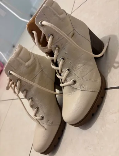 Bota Dakota bege