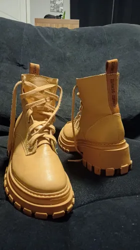 Bota de couro Schutz