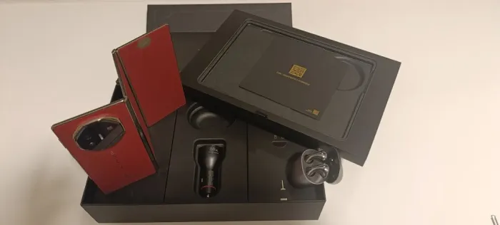 Huawei Mate XT Ultimate Design 1 TB 16GB RAM dobrável estado de novo, completo na caixa