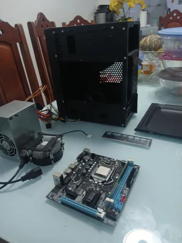 Vendo esse PC desmontado com defeito . Preço a negociar 