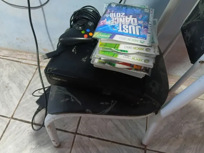 Xbox360 destravado com 13 jogos 1 controle com fio