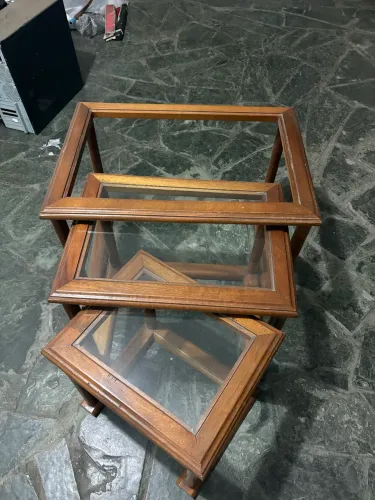 Jogo de mesas de madeira