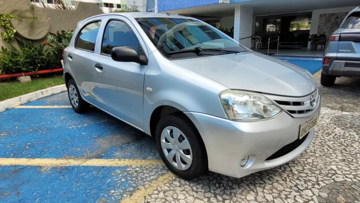 Toyota Etios X 1.3 Flex 16V 5P Mec. 2013