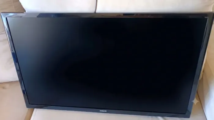 TV Samsung 32" para Conserto ou Peças (Standby Acende)