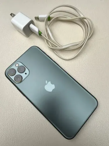 Vende Se um iPhone 11 pro max 256 gigas