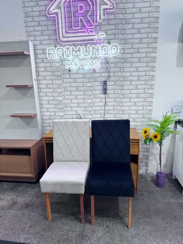 Cadeira para mesa de jantar com pés de madeira