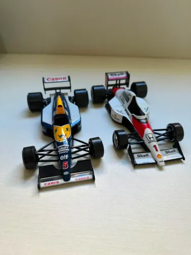 Miniatura Ayrton Senna McLaren Honda Bburago 1:24 + Williams FW14 Itália - coleção