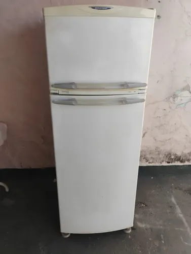 Geladeira Brastemp degelo seco funcionando perfeitamente, por 750,00 entrega grátis