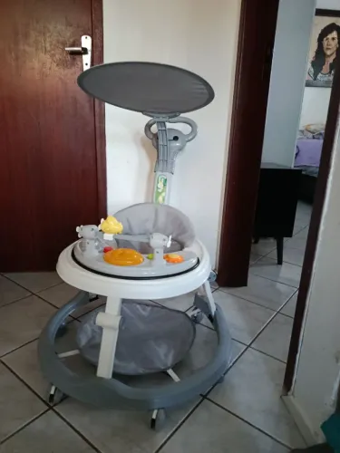 Andador com pula pula