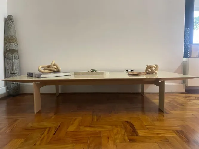Mesa de centro da marca Breton cor creme