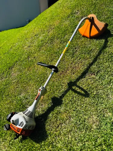 Roçadeira Stihl FS 38 - Excelente Estado | Leve, Econômica e Confiável