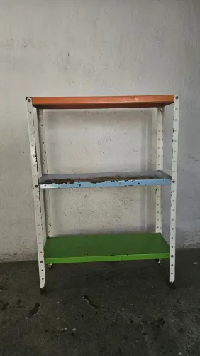 Estante de aço