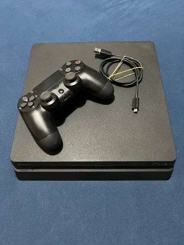 PS4 1TB + Controle - Funciona perfeitamente 