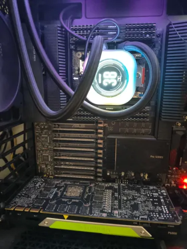 Placa mãe ASUS Pro WS WRX80E-SAGE SE WI-FI com 4 pentes de memória 32gb Corsair