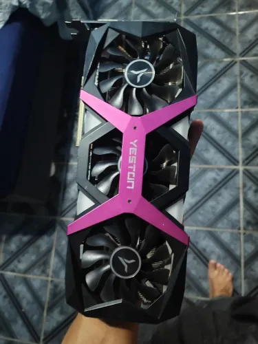 Rx590 triple fan 8gb com led