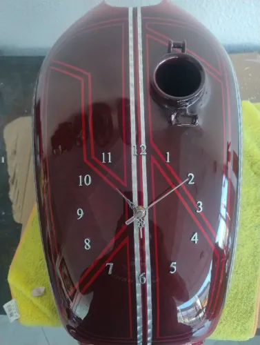 Tanque de moto relógio 