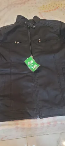 Jaqueta de Couro fake máscula nova, nunca Usada!!