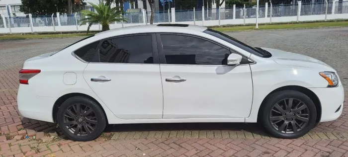 Nissan Sentra SL 2.0/ 2.0 Flex Fuel 16V Aut. 2016