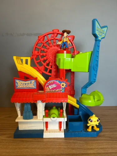 TOY STORY 4 - PARQUE DIVERTIDO