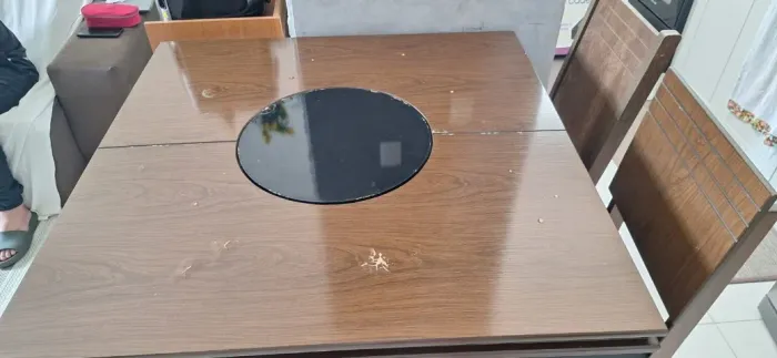 Mesa de Jantar com Centro Giratório - Marrom