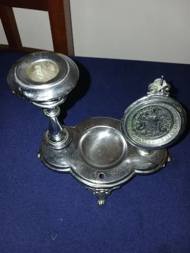 Palmatória antiga de metal prateado com castiçal e porta relógio de bolso