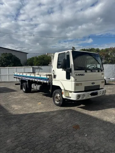 Vendo Caminhão FORD Cargo 815 E COM CARROCERIA EM ÓTIMO ESTADO! De Empresa!