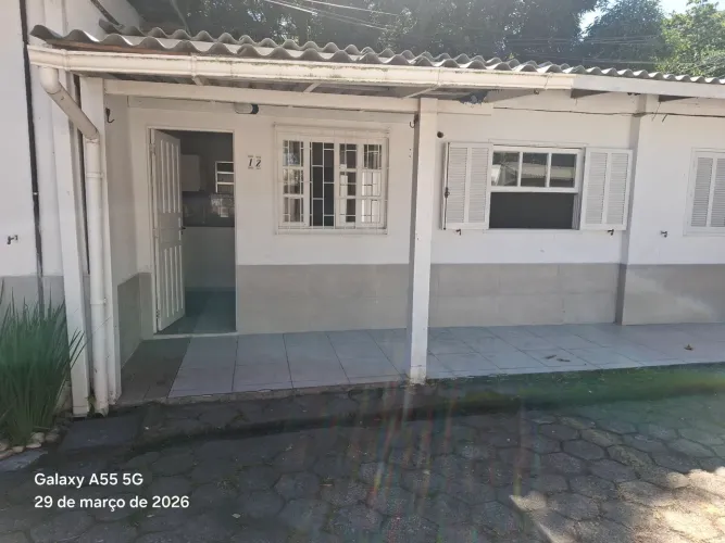 ALUGUEL ANUAL CASA EM CONDOMÍNIO FECHADO NA BEIRA DA LAGOA