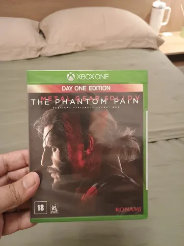 Metal Gear Solid V: The Phantom Pain - Day One Edition - Xbox Novo(LACRADO)