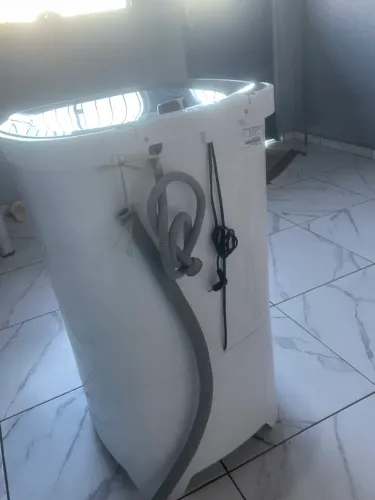 Máquina de lavar tanquinho.